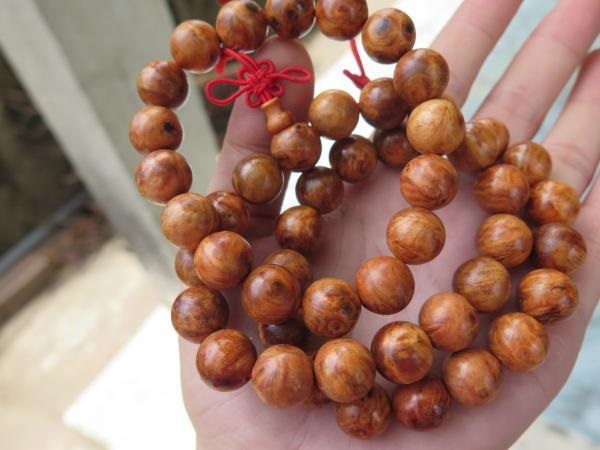 Cách nhận biết vòng gỗ huyết long thật giả
