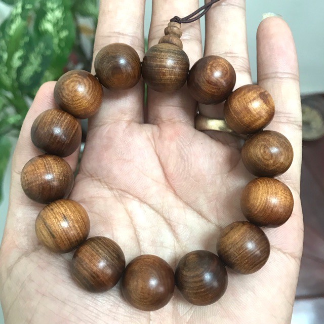 Ý nghĩa phong thủy khi đeo vòng tay gỗ bách xanh