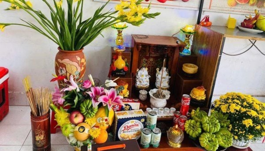 Những lưu ý khi xem tuổi để chọn hướng bàn thờ Ông Địa
