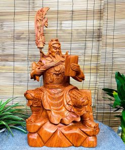 Tượng gỗ Quan Công ngồi