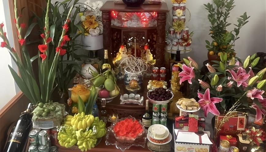 Vị trí đặt bàn thờ thần tài ở cửa hàng theo phong thủy